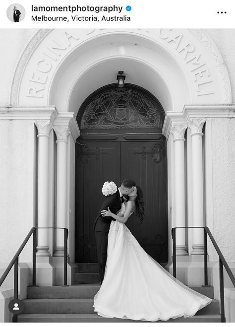 Wedding Photo Inspiration Couple, Wedding Inspo Photos, Wedding Veil Photography, Wedding Aisle Photos, Wedding Day Picture Ideas, Ceremony Pictures Wedding, Wedding Church Photos, Classy Wedding Photos, Wedding Family Portraits