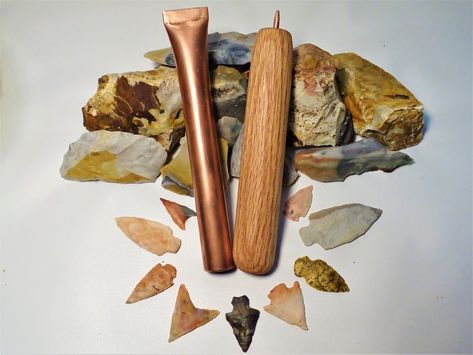 Knapping Tools, Making Arrowheads, Bushcraft Tools, Arrow Of Lights, Native American Tools, Arrowheads Artifacts, Arrow Heads, Flint Knapping, Prepper Survival