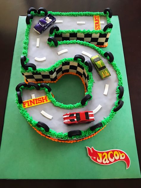 Hot Wheels Themed Birthday Party, Bolo Hot Wheels, Hot Wheels Cake, Wheel Cake, Hotwheels Birthday Party, 5th Birthday Cake, Hot Wheels Party, Hot Wheels Birthday, 5th Birthday Party Ideas