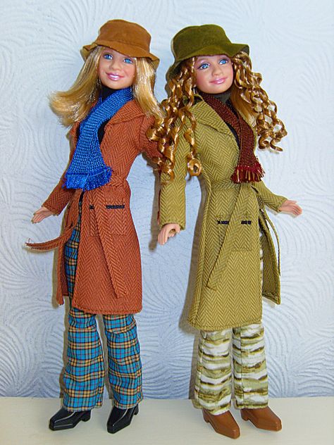 https://flic.kr/p/7trSSQ | Mary-Kate & Ashley 'Winning London' dolls | This is a giftset. The fashions are such good quality....Mattel did a good job on these! Ashley Kate, Mary Kate And Ashley Olsen, Mary Kate And Ashley, Barbie Kids, Winning London, Dress Barbie Doll, Barbie Fashionista Dolls, Mary Kate Ashley, Olsen Twins