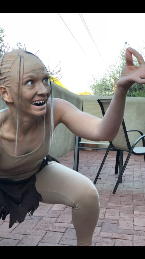 Gollum engagement photos Gollum Halloween costume Halloween Costumes Dyi, Legolas Costume, Diy Elf Costume, Dyi Costume, Original Halloween Costumes, Hobbit Costume, Hobbit Party, Lotr Costume, Handmade Halloween Costumes