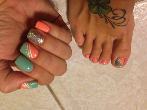 Coral and teal mix Coral Pedicure Ideas, Teal Coral Nails, Green And Coral Nails, Coral And Teal Nails, Teal Nails Turquoise, Coral Toe Nails, Nails Flamingo, Neon Coral Nails, Nails Turquoise