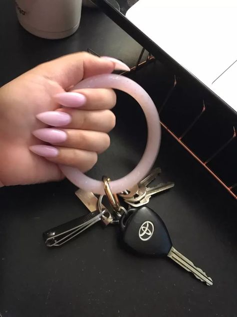 Holding Car Keys Aesthetic, Honda Car Keys Aesthetic, Car Keys Aesthetic Chevy, Fortuner Car Key, Car Keys Toyota, Car Accessories For Women, Car Inspiration, Car Keys, Future Car