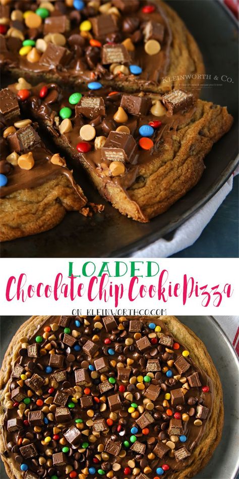 Chocolate Chip Cookie Pizza, Candy Pizza, Dessert Pizza Recipes, Pizza Dessert, Chocolate Chip Cookie Pie, Sweet Pizza, Chocolate Pizza, Pizza Cake, Cookie Pizza