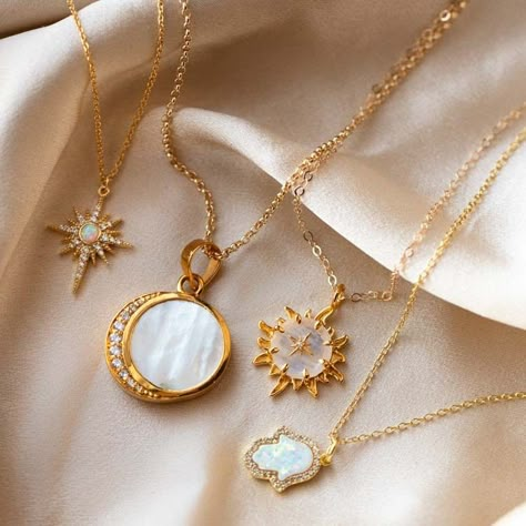 Winter Accessories Jewelry, Moonstone Aesthetic, Opal Aesthetic, Etsy Aesthetic, Gold Inspo, Eclectic Jewelry, Opal Moonstone, Creative Jewelry Photography, Local Eclectic