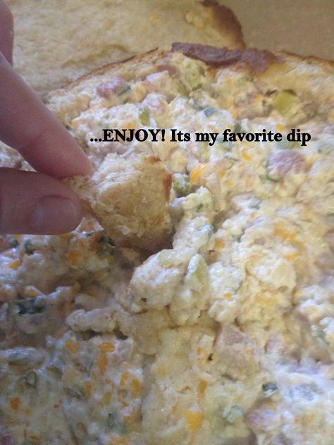 Hawaiian Bread Dip, Hawaiian Dip, Hawaiian Appetizers, Ham Dip, Bread Bowl Dip, Hawaii Recipes, Hawaiian Ham, Luau Party Food, Hawaiian Bread