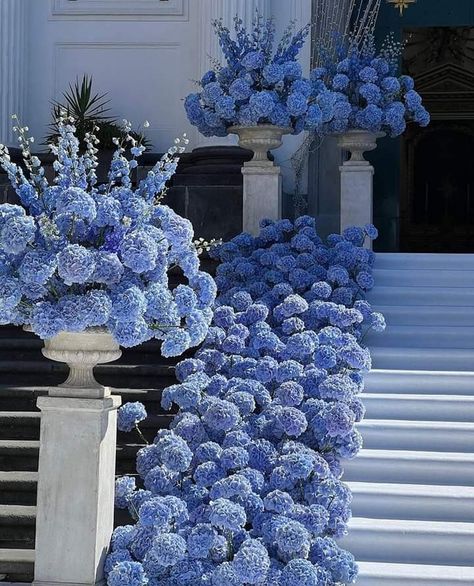 Hortensia Wedding Decoration, Hortensia Wedding, Hydrangea Arrangements Wedding, Blue Hydrangea Wedding, Reception Stage Decor, Blue Hydrangea Flowers, Large Flower Arrangements, Hydrangea Arrangements, Dream Wedding Decorations