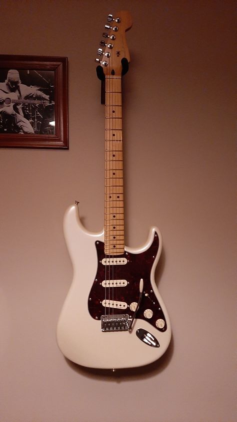 Stratocaster Aesthetic, Pink Stratocaster, Famous Guitarists, Types Of Guitar, Stratocaster Guitar, Guitar Photos, Guitar Obsession, Steve Vai, Cool Electric Guitars