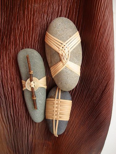 Cane wrapped rocks, Japanese basketry knots | Flickr - Photo Sharing! Wrapped Rocks, Deco Nature, Stone Wrapping, Stone Crafts, Japanese Crafts, Nature Crafts, Rock Crafts, Aboriginal Art, Stone Rocks