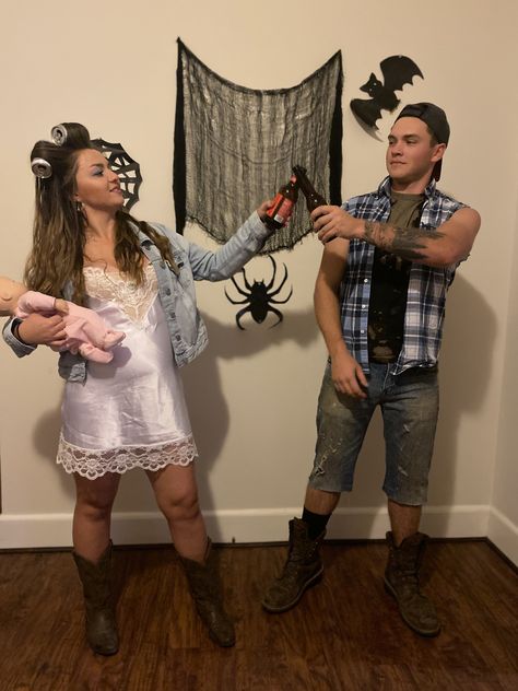 White trash couple Halloween costume with mini beer cans in hair Hill Billy Costume, Trailer Trash Costume, Trailer Trash Party Outfits Women, White Trashy Outfit Party, Prison Party, Trash Costume, Hill Billy, Couple Halloween Costume, Trash Bash