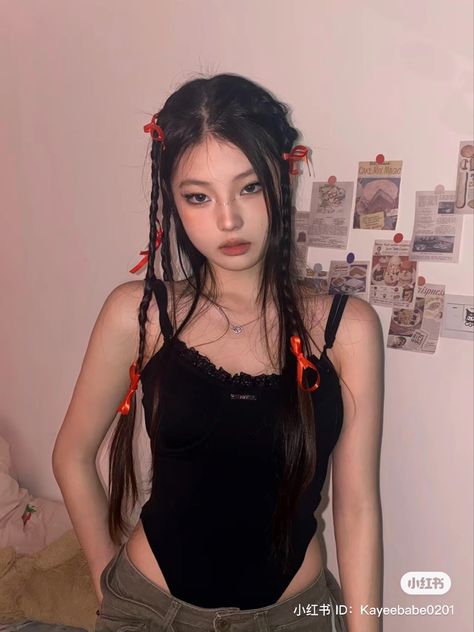 Aesthetic Kpop Hairstyles, Female Kpop Hairstyles, Hairstyles For Kpop Concerts, Y2k Kpop Hairstyles, Y2k Hairstyles Korean, Hair Styles Chinese, Chinese New Years Outfit, Kpop Female Outfits, Lunar New Year Hairstyle