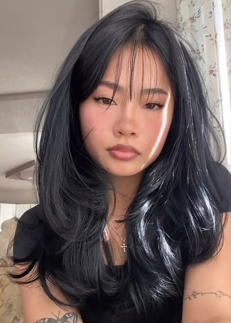 Wispies Bangs Long Hair, Wispy Curtain Bangs Black Hair, Long Dark Hair With Wispy Bangs, Whisky Front Bangs, Thick Black Hair Hairstyles, Japanese Mid Length Hairstyle, Best Hair Colors For Tan Skin, Side Bangs With Layers Medium Hair, Hair For Wide Face