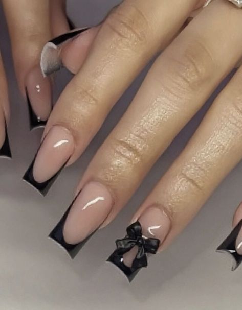 Nail Ideas Black Tips, Black French Tip Nails Charms, Short Nail Sets Black Women, Black French Tip Nails With Bow, Black French Nails Square, Short Nails With Bow, Short Acrylic Nails Designs Black, Black French Short Nails, Black French Tip With Bow