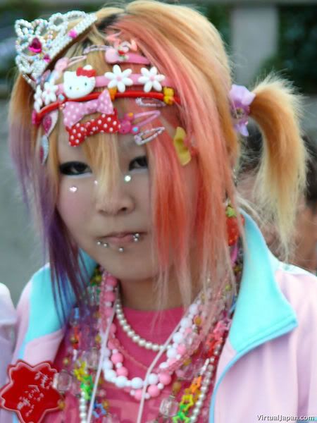 #harajuku #piercing #bodymodification Harajuku Piercing, Decora Kei Makeup, Decora Jewelry, Decora Aesthetic, Harajuku Fashion Decora, Kawaii Street Fashion, Decora Necklace, Harajuku Decora, Japan Picture