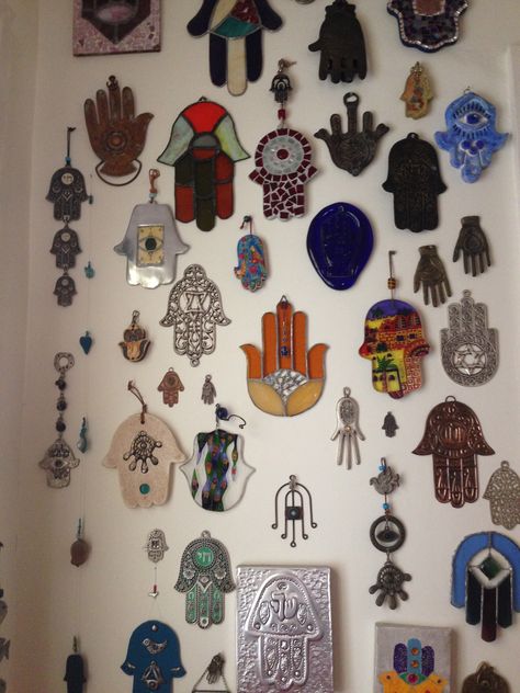 hamsah lucky hands Jewish Home, Hamsa Hand Art, Hamsa Art, Hamsa Design, Jewish Culture, Jewish Art, Hand Of Fatima, Hamsa Hand, Eye Art