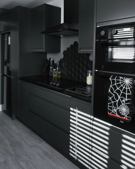 Goth Kitchen Ideas, Goth Home Aesthetic, Gothic Kitchen Ideas, Modern Goth Home, Gothic Apartment Decor, Goth House Decor, Goth Interior Design, Gothic Kitchen Decor, Home Haunted House