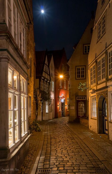 Street At Night, Bremen Germany, Fotografi Kota, Beautiful Streets, Night Aesthetic, City Aesthetic, Street Scenes, Pretty Places, City Streets