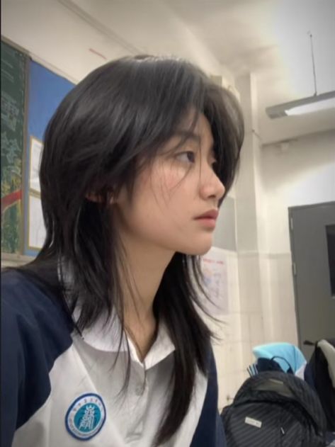 Hushcut Haircut Long Hair, Tomboy With Long Hair, Wolf Cut Asian Girl, Mullet Long Wolf Tail, Long Tomboy Haircut, Long Hair Tomboy, Wolfcut Women, Mullet Tomboy, Hairstyles Tomboy