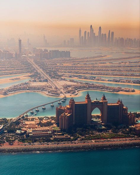 Palm Jumeirah, Dubai, UAE 📸: [instagram.com/jacob] Dubai Architecture, Palm Jumeirah, Fantasy Places, Real Estate Buying, Real Estate Services, Travel Tours, 4 Life, Perfect Home, The Palm