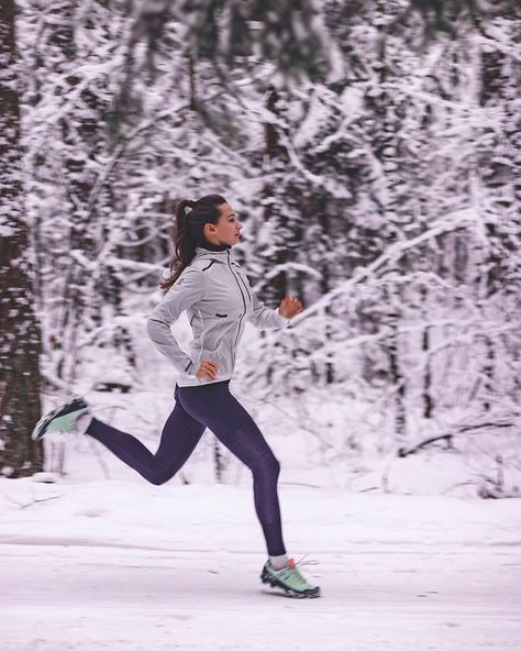 Follow @RunningTerritory: My favourite run, snow run! Share your photos with us and we will post them in our account. Apply for a feature following th... Running Outfit, Shoe Technology, Nike Running Shoes, Sports Store, Fitness Advice, Online Yoga, Yoga Accessories, Running Shoes Nike, Running Clothes