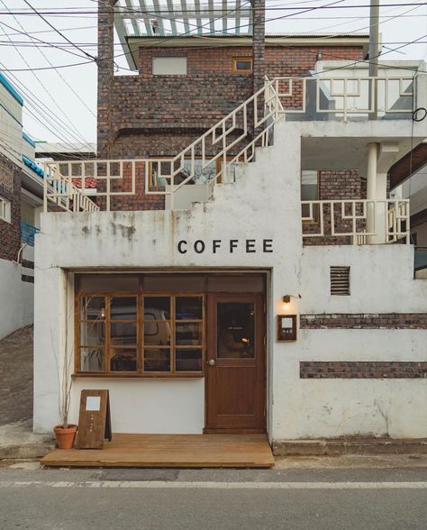 Front Of Coffee Shop, Art Shop Exterior, Coffee Shop Exterior, Cafe Outside, Instagram Cafe, Korean Cafe, Rustic Cafe, Building Aesthetic, Coffee Shop Aesthetic