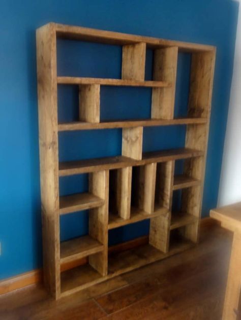 Private Office Furniture, Scaffold Furniture, Reclaimed Wood Bookcase, Wood Furniture Plans, Shelf Furniture, Furniture Bookshelves, Into The Wood, Pallet Shelves, Wooden Bookcase