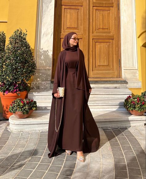 Brown Abaya Aesthetic, Hijabi Abaya, Hijabi Lifestyle, Muslim Outfit, Abaya Designs Latest, Abaya Fashion Dubai, Abaya Outfit, Stile Hijab, Modest Clothes