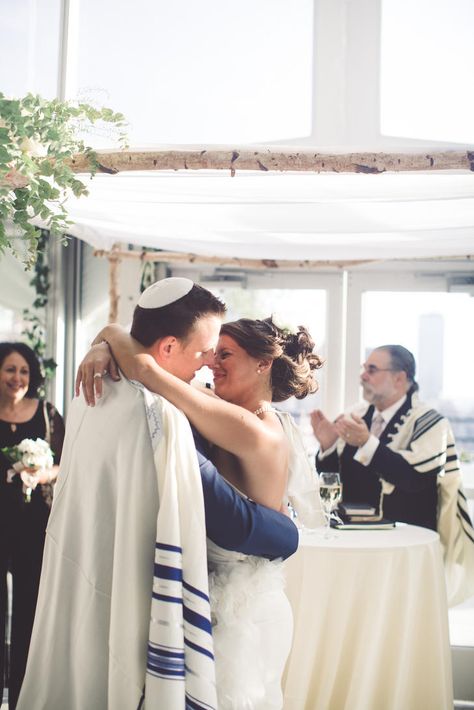 Hudson Hotel, Jewish Marriage, Jewish Wedding Ceremony, Jewish Culture, Wedding Scene, Rooftop Wedding, Bride And Groom Pictures, Jewish Wedding, Film Producer