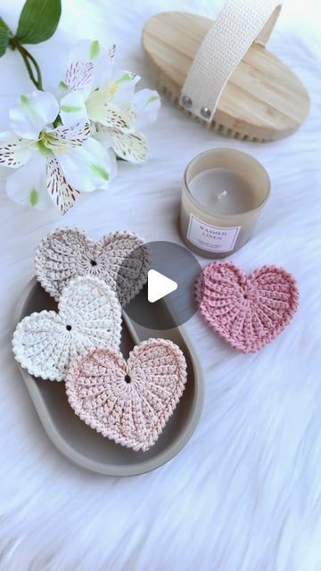 Diy Crochet Rose, Scrap Yarn Projects, Crochet Wedding Gift, Make Keychains, Sons Wedding, Make A Garland, Gifts For Valentines Day, Lots Of Hearts, Gifts For Valentines