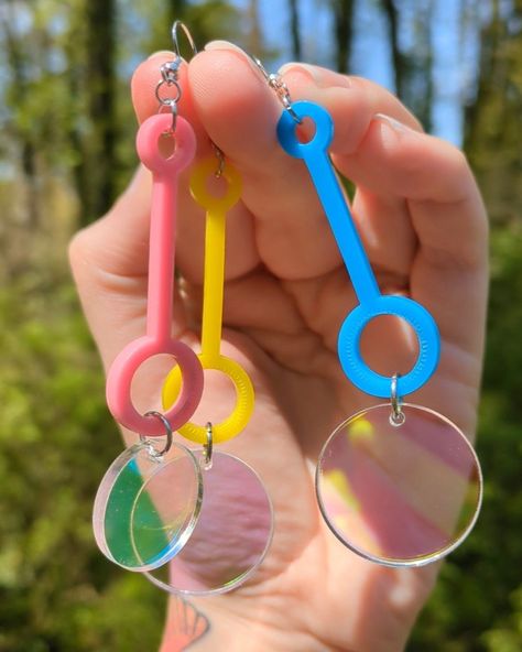 Handmade acrylic earrings inspired by summer! The bubble wand portion of the earring is approximately 2" tall. There are two different bubble sizes and three color options available! The larger bubbles are approximately 1.15" and the smaller bubbles are approximately .95"! Please make sure to choose which variant you prefer before checkout! Shot Glass Earrings, Balloon Animal Earrings, Cool Hair Clips Accessories, Acrylic Jewellery Design, Funny Earrings Diy, Fun Stud Earrings, Clear Acrylic Earrings, Weirdcore Jewelry, Festival Trinkets