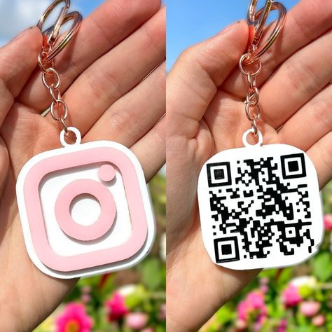 For the business owners😍 Acrylic QR code keychains - these can be for your insta, website or any other link to your biz! All colours are available too🫶🏼 Keychain Small Business, Acrylic Qr Code, Qr Code Keychain, Qr Code Social Media, Card Keychain, Instagram Symbols, Black Keychain, Sign Business, Acrylic Display