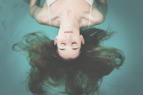 101 Things That Are More Important Than What Your Body Looks Like | Thought Catalog Flotation Therapy, Underwater Drawing, Float Spa, Deprivation Tank, Float Therapy, Spa Time, Sensory Deprivation, Swedish Massage, Girl In Water