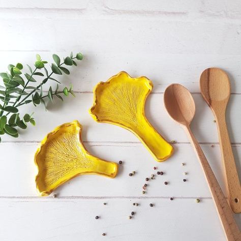 Hey, I found this really awesome Etsy listing at https://www.etsy.com/listing/765906049/ceramic-chanterelle-mushroom-spoon-rest Mushroom Spoon, Pottery Utensil Holder, Spoon Rest Pottery, Kitchen Yellow, Dekor Diy, Ceramic Spoon Rest, Handmade Kitchen, Spoon Rests, Pottery Crafts