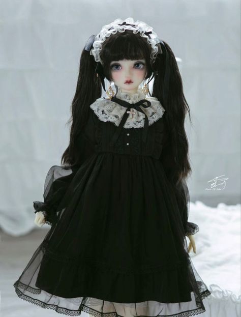 Porcelain Doll Clothes, Strangecore Aesthetic, Black Doll Aesthetic, Living Doll Aesthetic, Gothic Porcelain Doll, Creepy Doll Aesthetic, Goth Doll, Aesthetic Goth, Pretty Halloween