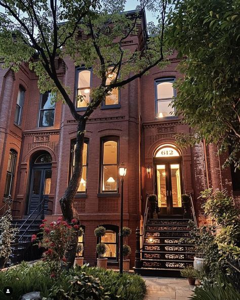 Brownstone Homes, Boston Apartment, San Myshuno, Apartment Exterior, Autumn In New York, Nyc Life, Apartment Aesthetic, New York Life, New York Apartment