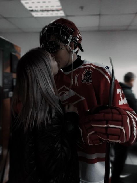 Bookmark Aesthetic, Hockey Girlfriend, High School Story, High School Romance, Hockey Pictures, College Hockey, Couples Book, Playing For Keeps, Relatable Crush Posts