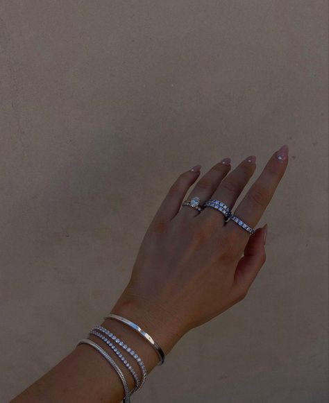 Pandora Rings On Hand, Rings On Hand, Hand Rings, Wrist Jewelry, Pandora Rings, Nail Jewelry, Stylish Rings, Confident Woman, Hand Jewelry