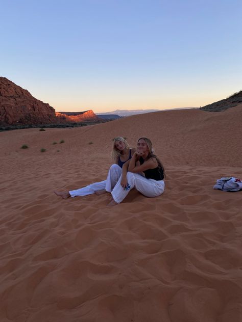 film sand dunes friend pictures photo shoot St George Photoshoot, Saint George Utah Aesthetic, St George Utah Aesthetic, Summer In Utah, At George Utah, Utah Picture Ideas, Desert Home Aesthetic, Moab Aesthetic, Utah Instagram Pictures