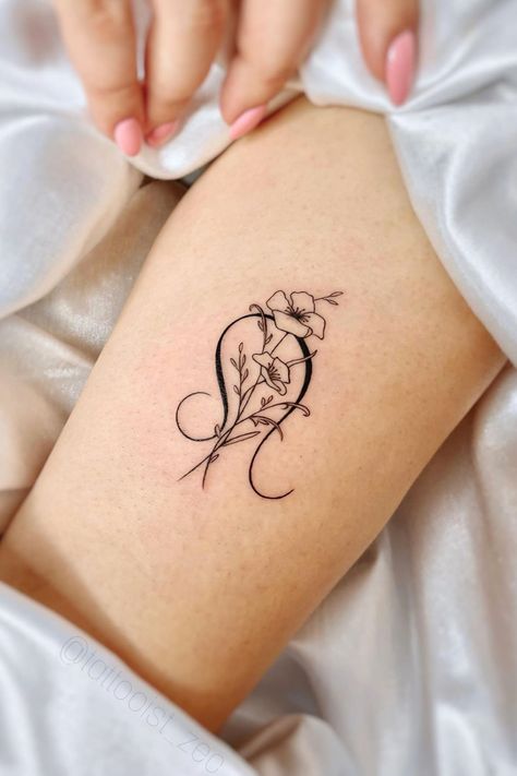 Unique Leo Tattoos Zodiac Signs, July Leo Tattoo Ideas, Leo Tattoo With Flowers, Leo Sight Tattoo, Mini Teacher Tattoo, Leo And Sunflower Tattoo, Tattoo For Leos Zodiac Signs, Floral Leo Tattoo, Leo Feminine Tattoo