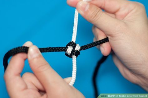 crown sinner or box knot Box Knot, Lanyard Knot, Crown Knot, Make A Crown, Macrame Tutorials, Rope Knots, Bracelet Knots, Macrame Tutorial, Paracord Bracelets