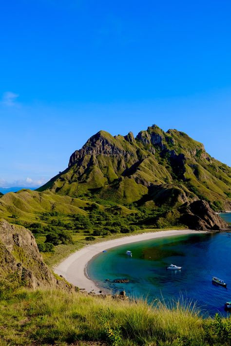 Padar Island-Labuan Bajo Indonesia Ev-2022 | Images :: Behance Labuan Bajo Indonesia, Labuan Bajo Photography, Ats Cv, Padar Island, Labuan Bajo, Labuan, Pretty Landscapes, Fields Photography, Soft Pastel