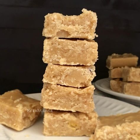 Gram Flour Recipes, Barfi Recipe, Plantain Recipes, Burfi Recipe, Fried Fish Recipes, Gram Flour, India Food, Recipes Vegan, No Dairy Recipes