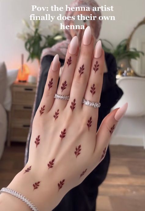 Henne Tattoo, Short Mehndi Design, Jagua Henna, Simple Mehendi Designs, Tato Henna, Finger Henna Designs, Henna Tattoo Hand, Henna Tattoo Designs Hand, Tattoo Henna