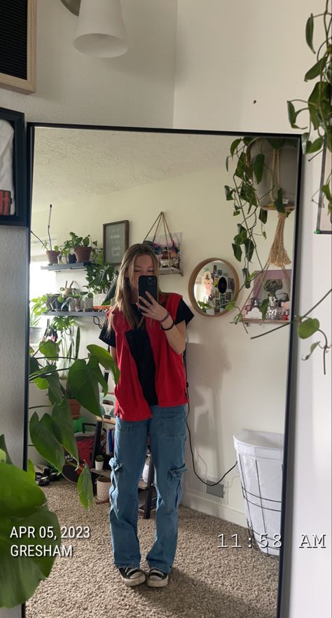 Fit inspi, cute fits, outfit, vest, skater, cool outfit, simple outfit, baggy jeans, plants, room, granola outfit, cool fit, red vest, black shirt. Red Fleece Vest Outfit, Fleece Vest Outfit, Thrifting Inspiration, Black Vest Outfit, Outfit Vest, Outfit Cool, Baggy T-shirt, Outfit Simple, Cool Outfit