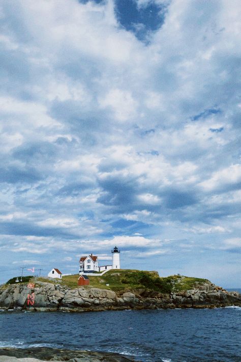 Maine Aesthetic Summer, Book Retreat, Maine Ocean, Maine Aesthetic, Travel Maine, Nubble Lighthouse, Digital Camera Aesthetic, New England Aesthetic, Town Aesthetic