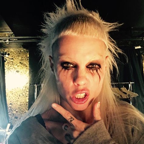 DIE ANTWOORD - Journal Electronic Music, Sixteen Jones, Yolandi Visser, Die Antwoord, A Perfect Circle, The Clash, Music Is Life, Rappers, Music Video