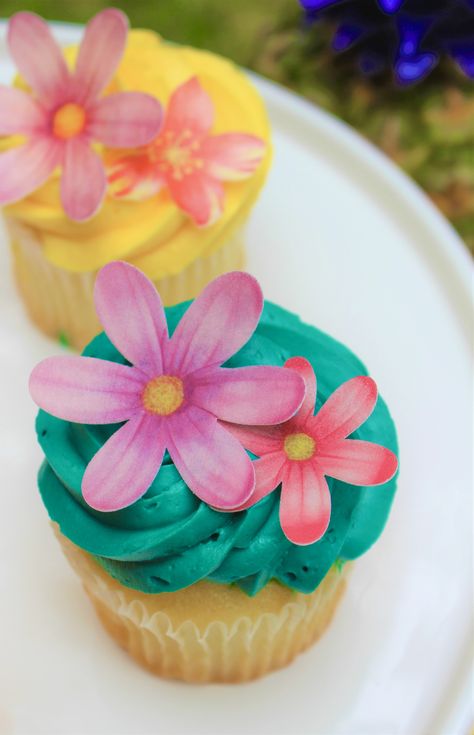 Luau Party Cupcakes, Hawaiian Cupcakes, Luau Cupcakes, Tropical Cupcakes, Beach Cupcakes, Luau Baby Showers, Pink Desserts, Party Cupcakes, Luau Theme Party