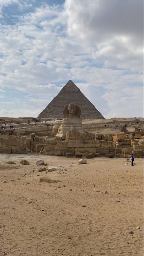 Pyramids Of Giza Aesthetic, Pyramids In Egypt, Beautiful Places In Egypt, Pyrimads Egypt, Egypt Vacation Aesthetic, Pyramids Egypt Aesthetic, Egypt Aesthetic Wallpaper, Sphynx Pyramid, Cairo Egypt Aesthetic