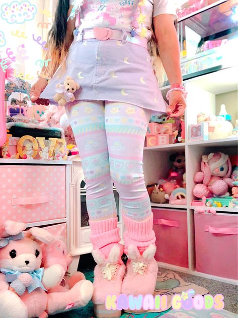 Types Of Leggings, Star Fairy, Dark Kawaii, Leggings Winter, Magical Girl Aesthetic, Kei Fashion, Style Kawaii, Diy Vetement, Pastel Outfit