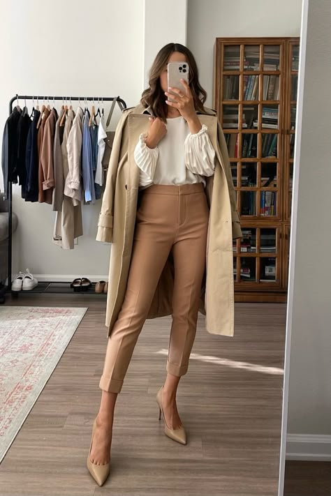 Camel Pants Outfit, Camel Outfit, Camel Pants, Look Office, Business Casual Outfits For Work, Beige Pants, Pleated Sleeves, Stylish Work Outfits, Business Casual Outfits